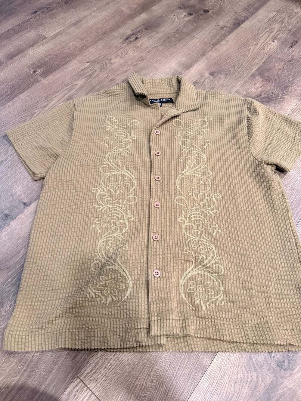 Rustic Souls Tan Textured Floral Embroidered Short Sleeve Shirt Size M